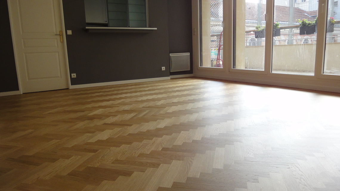 07_parquet_collee_a_batons_rompus_verni_en_phase_aqueuse_Levellois-Perret.jpg
